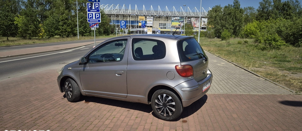 Toyota Yaris cena 7400 przebieg: 258800, rok produkcji 2004 z Toruń małe 137